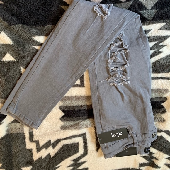 🆕 Hype Gray Distressed Skinny Jeans Size: 9 - Picture 7 of 8